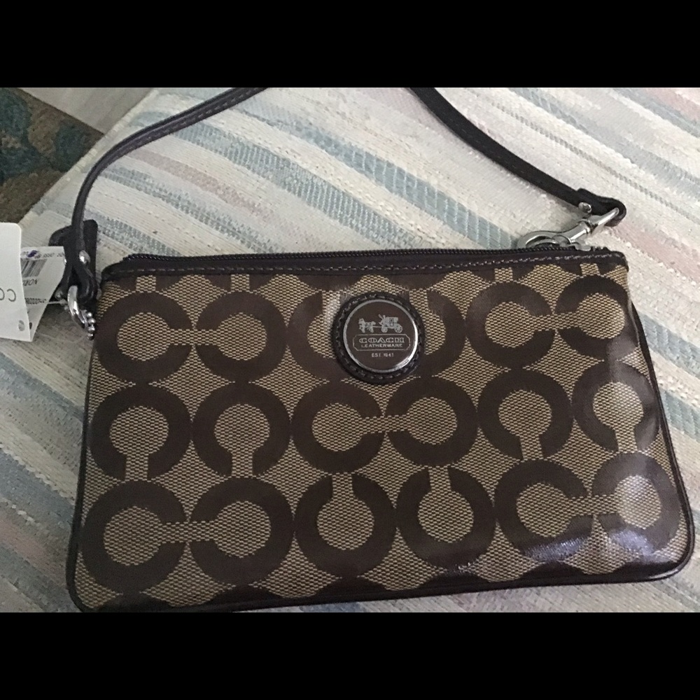 NWT, Coach Wristlet! Perfect, great for a gift!